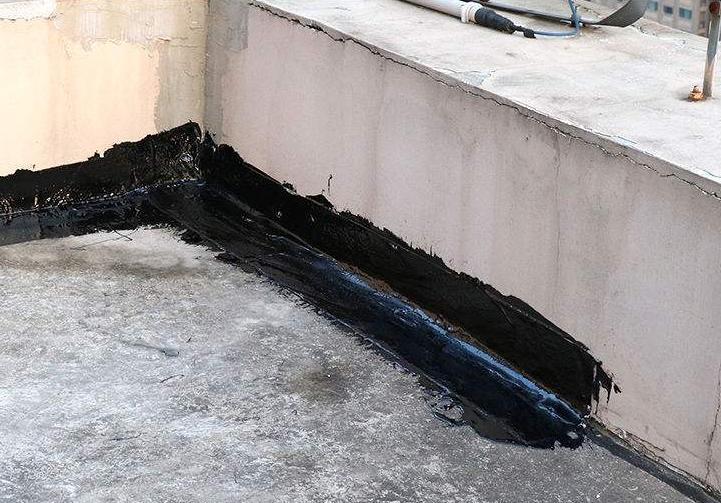 楼顶漏水用沥青补有用吗